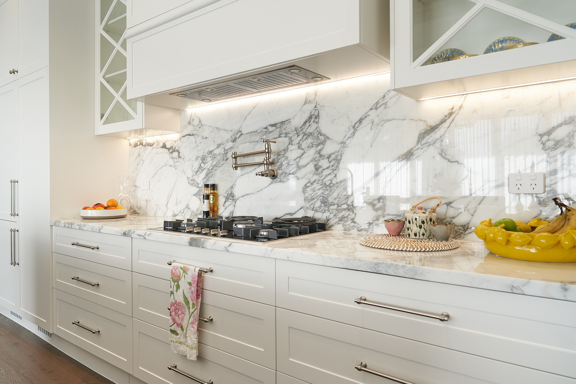 Black and white shaker kitchen with custom rangehood by Renolux