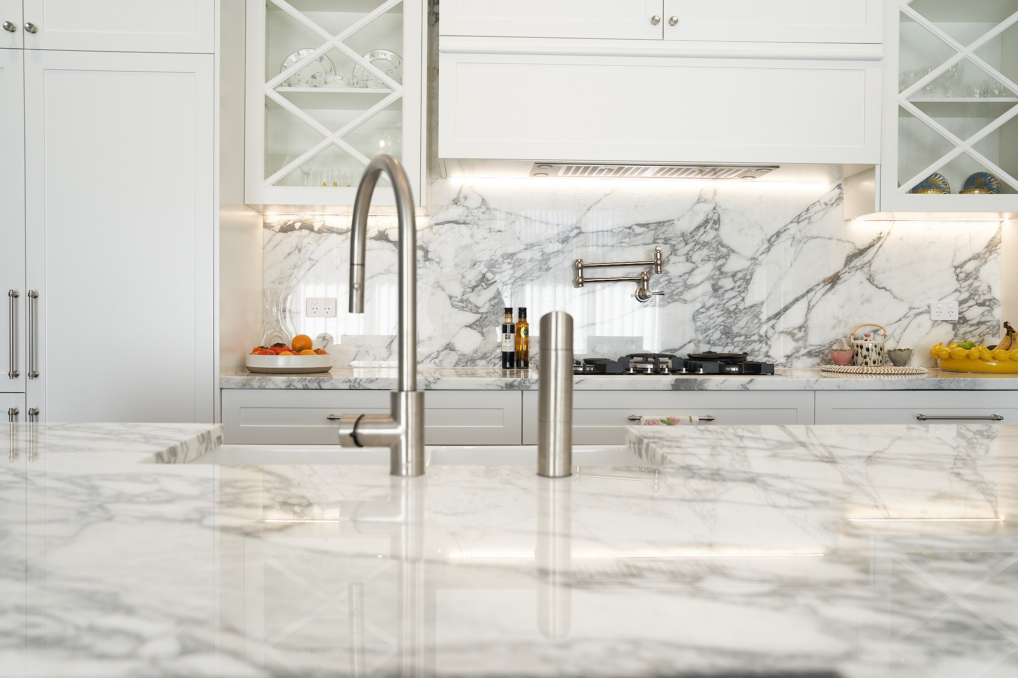 Black and white shaker kitchen with stone surfaces by Renolux