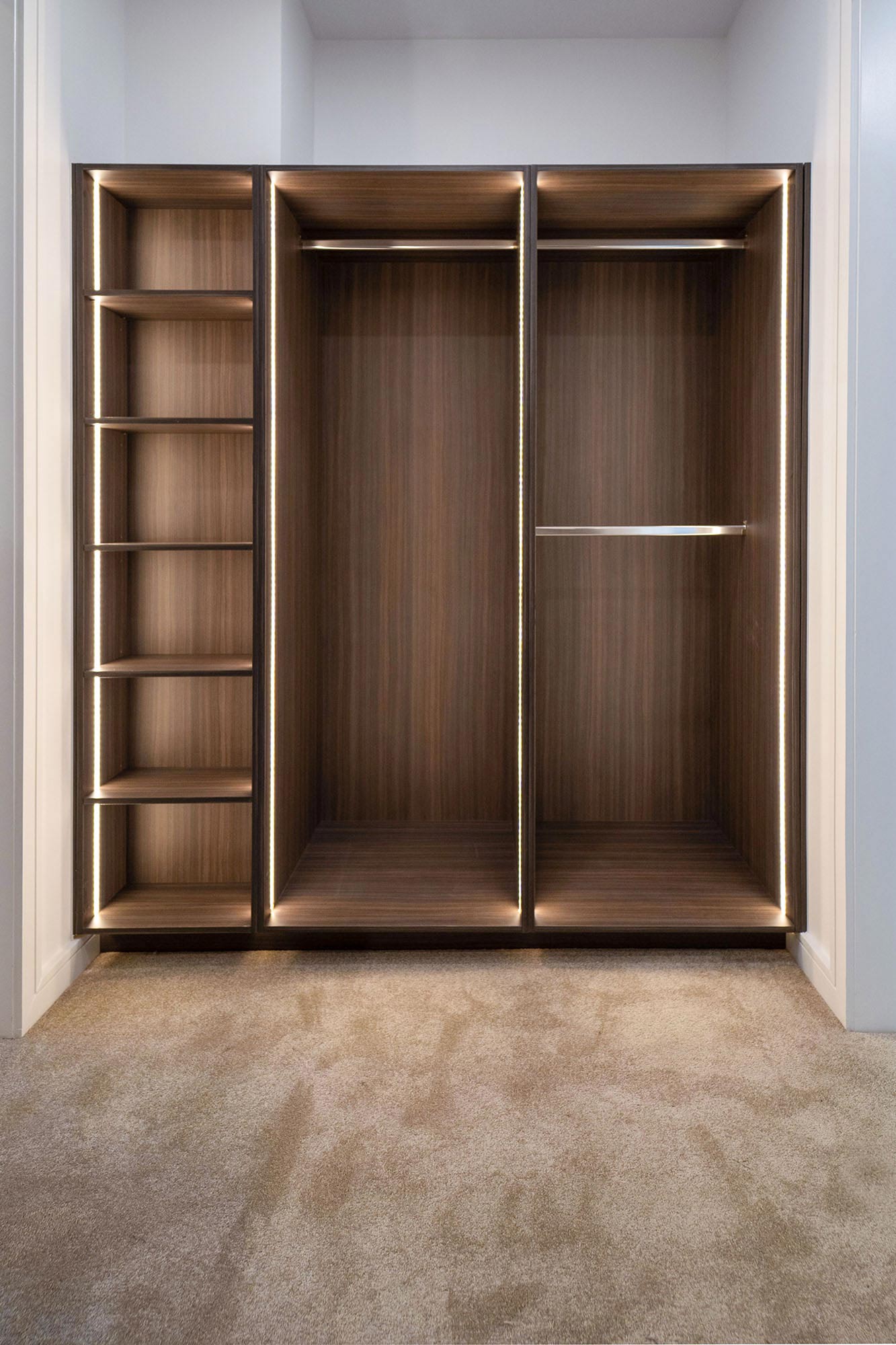 Custom wardrobe with integrated lighting by Renolux